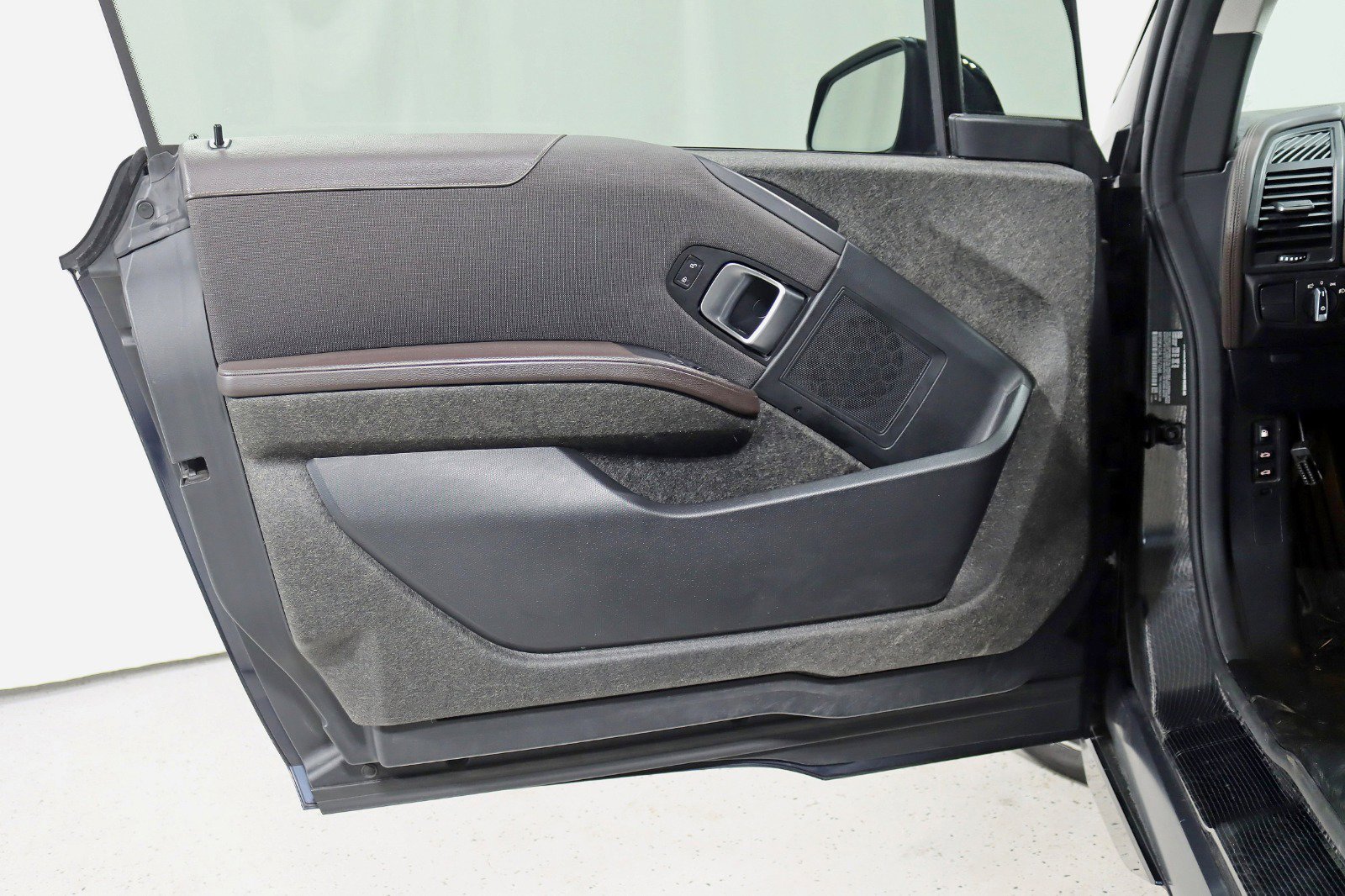 Used 2020 BMW i3 image 32