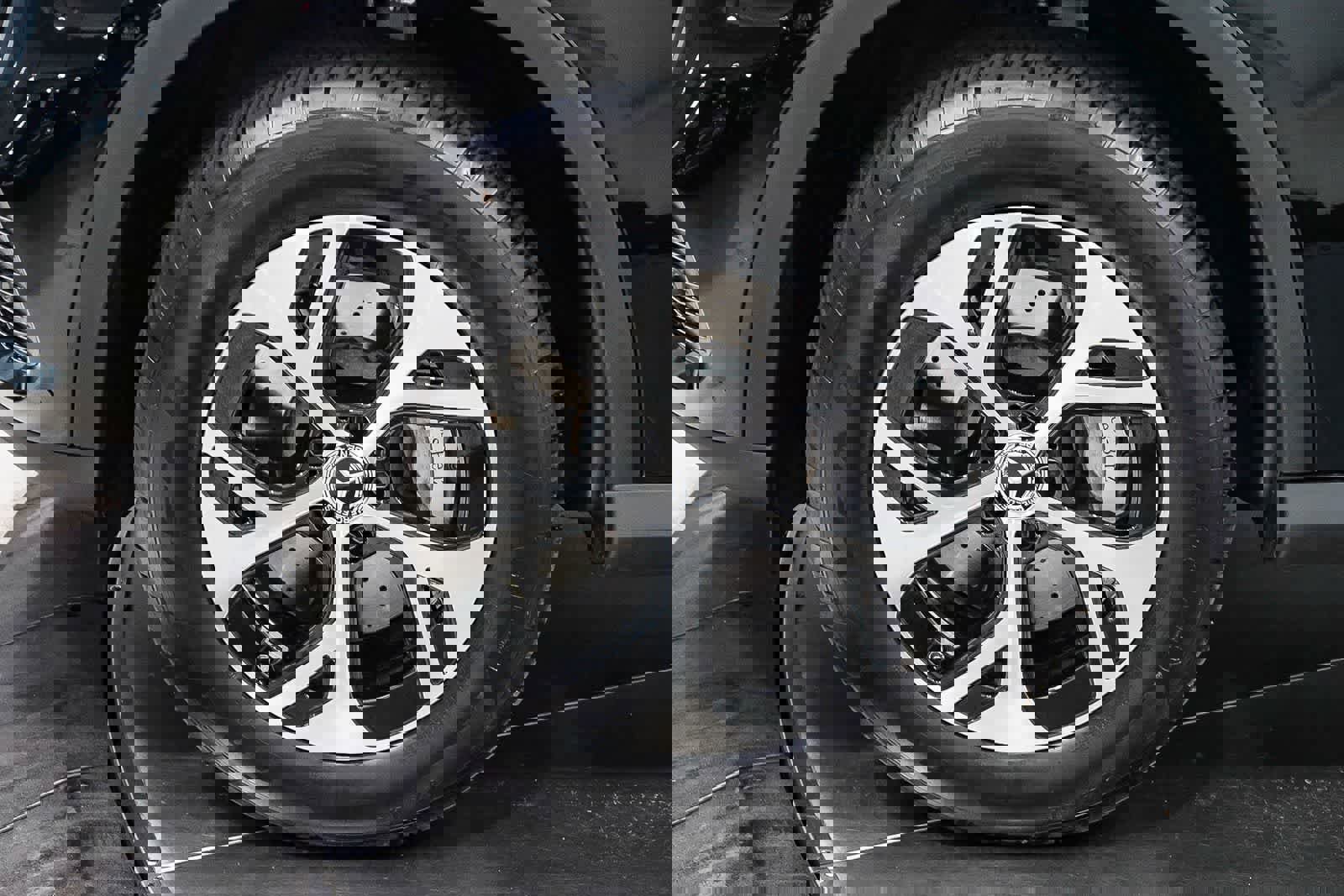 Used 2025 Mercedes-Benz GLC 350e image 11