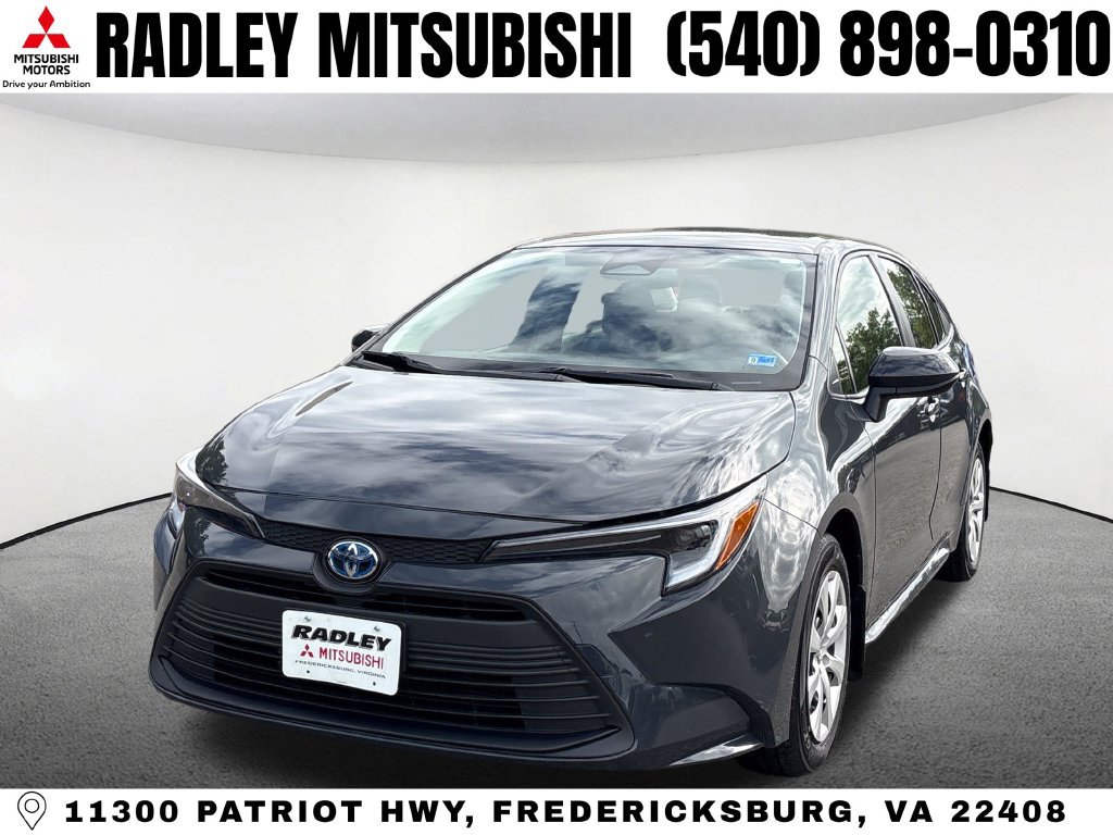 Used 2025 Toyota Corolla LE FWD image 1