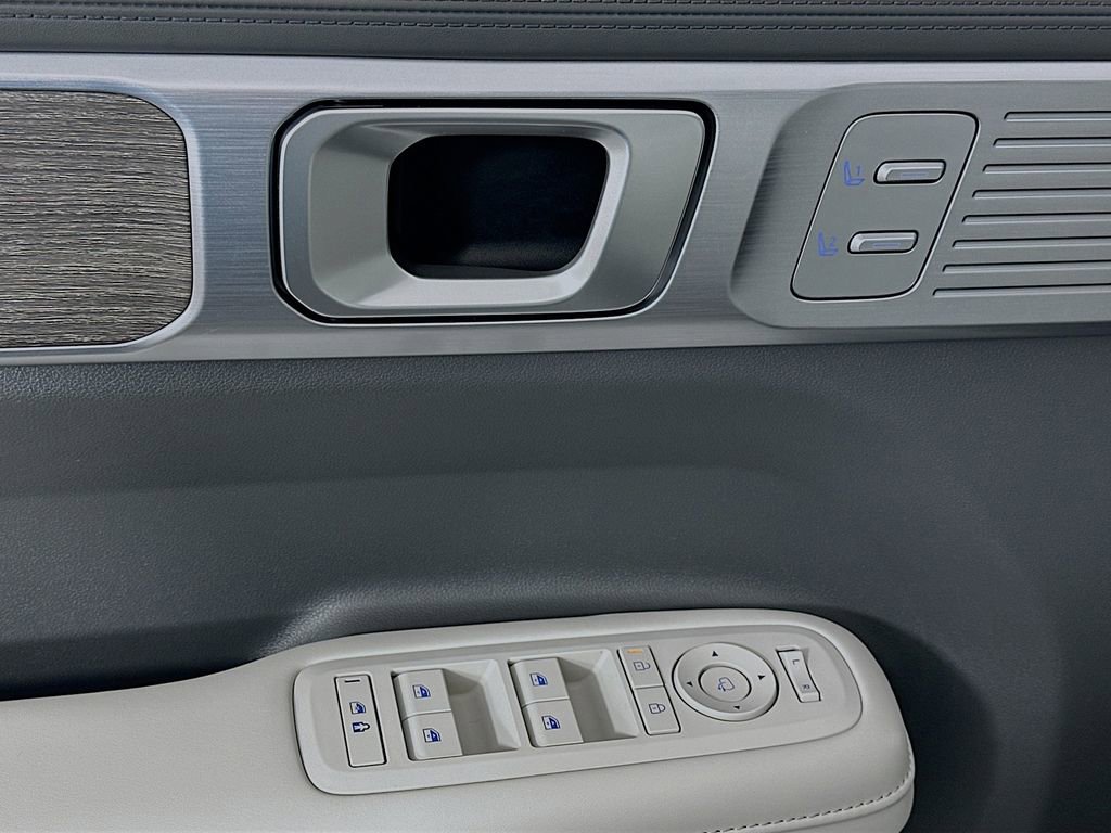 Certified 2025 Hyundai Santa Fe Calligraphy image 18