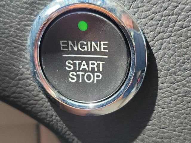 Used 2015 Ford Edge Titanium w/ Technology Package FWD image 32
