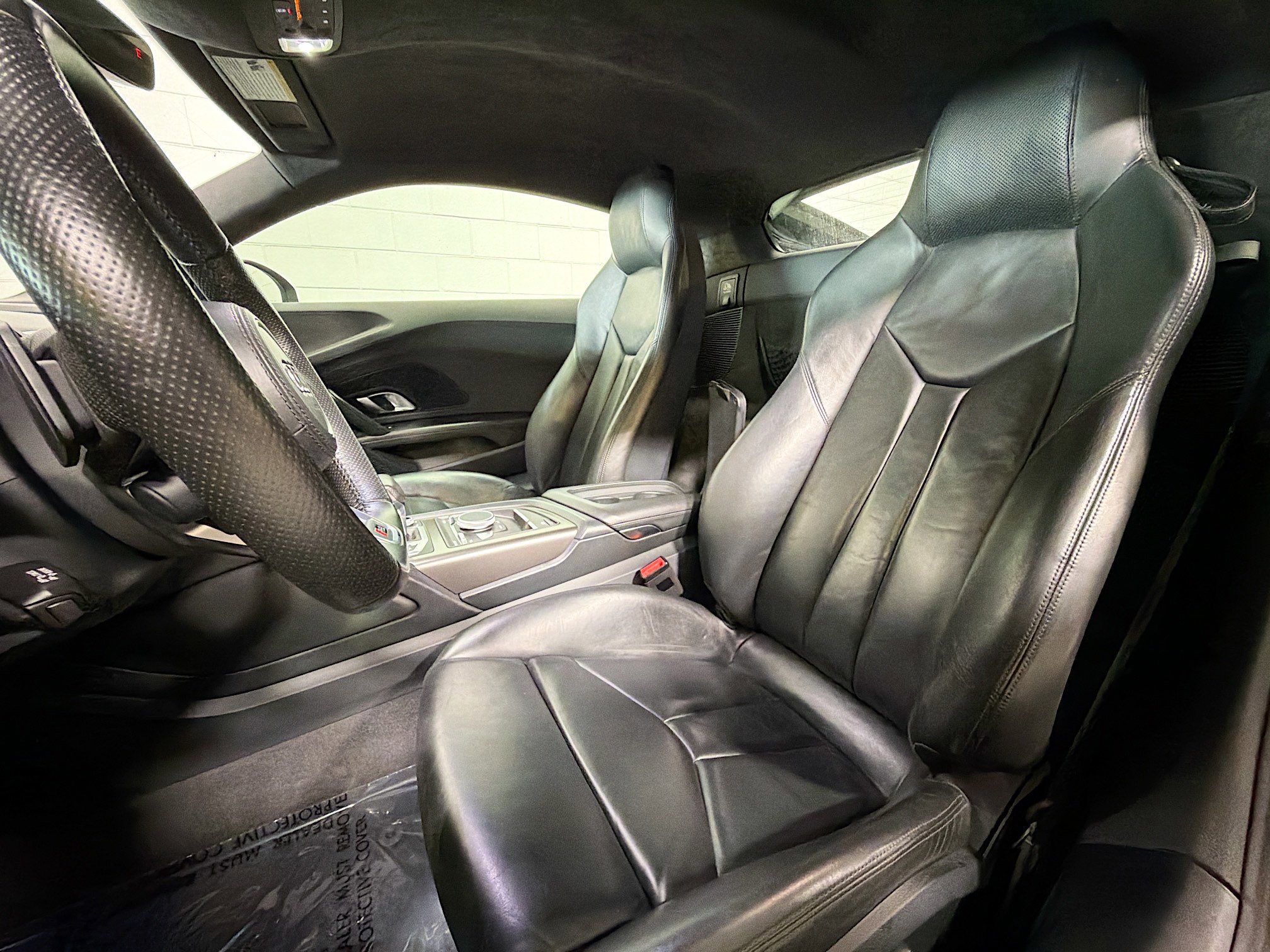 Used 2018 Audi R8 V10 w/ Premium Package RWD image 5