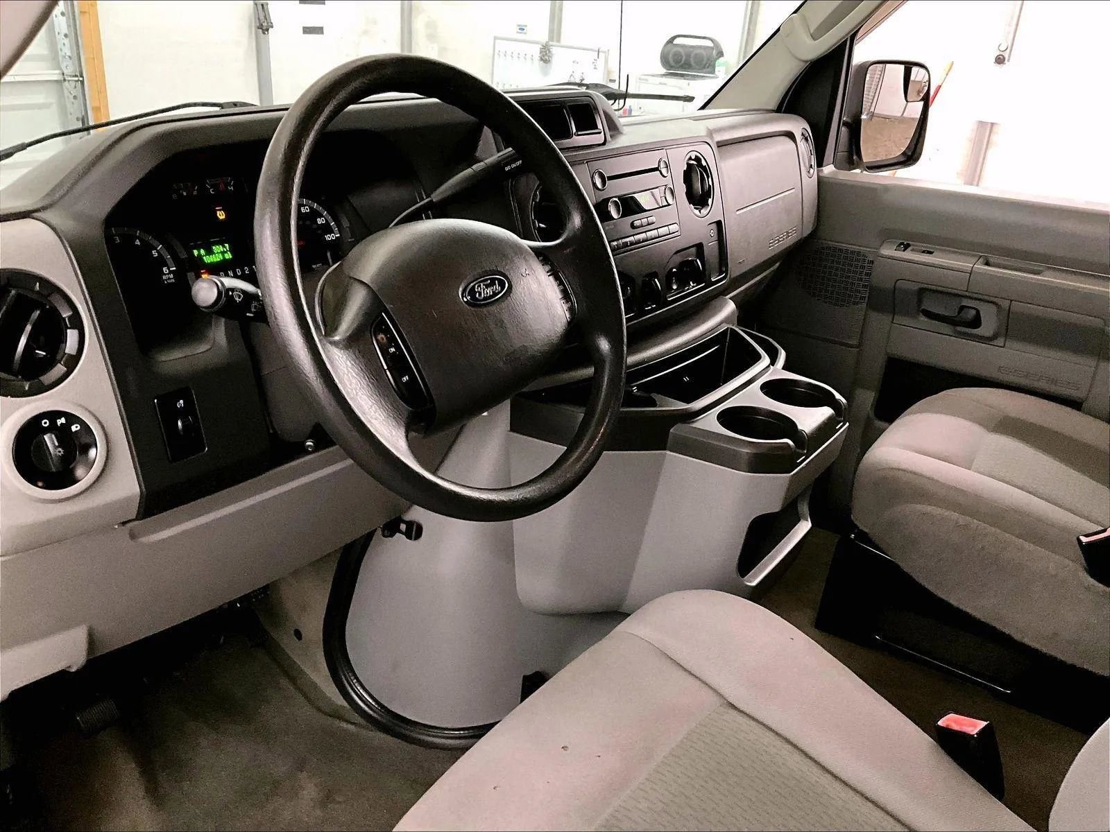 Used 2014 Ford E-350 and Econoline 350 XLT RWD image 12
