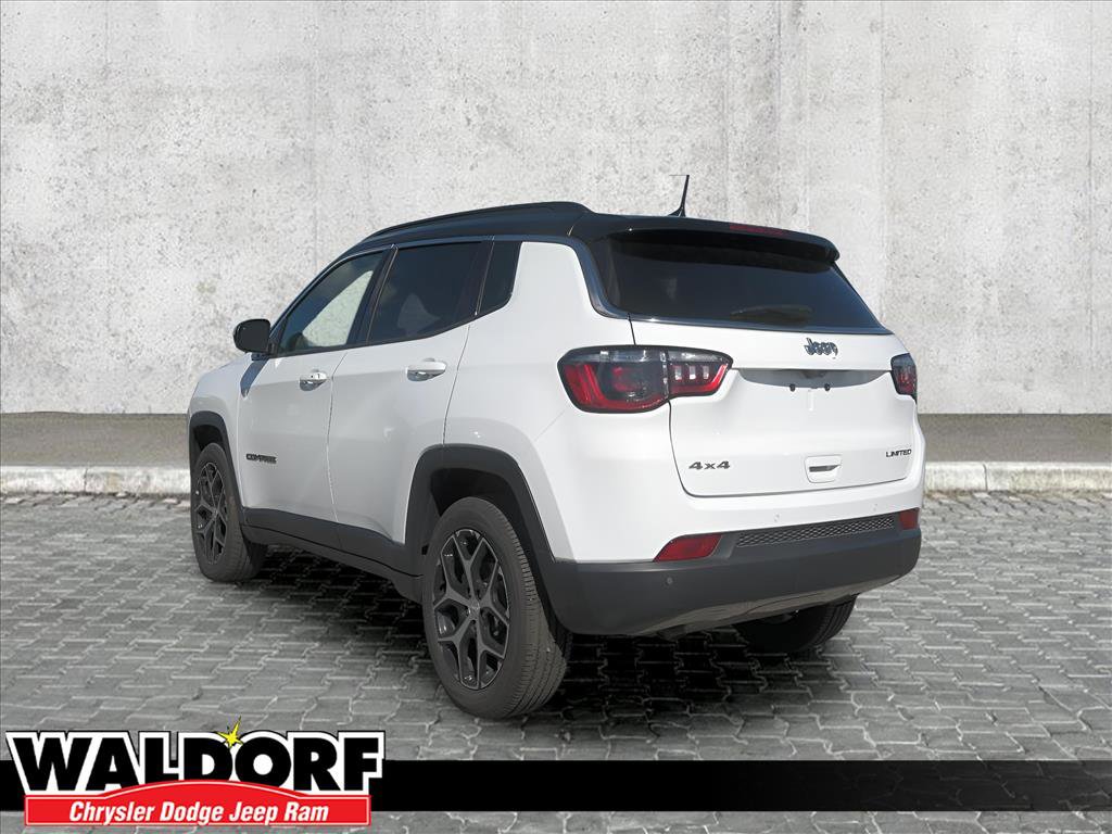 Used 2024 Jeep Compass Limited image 3