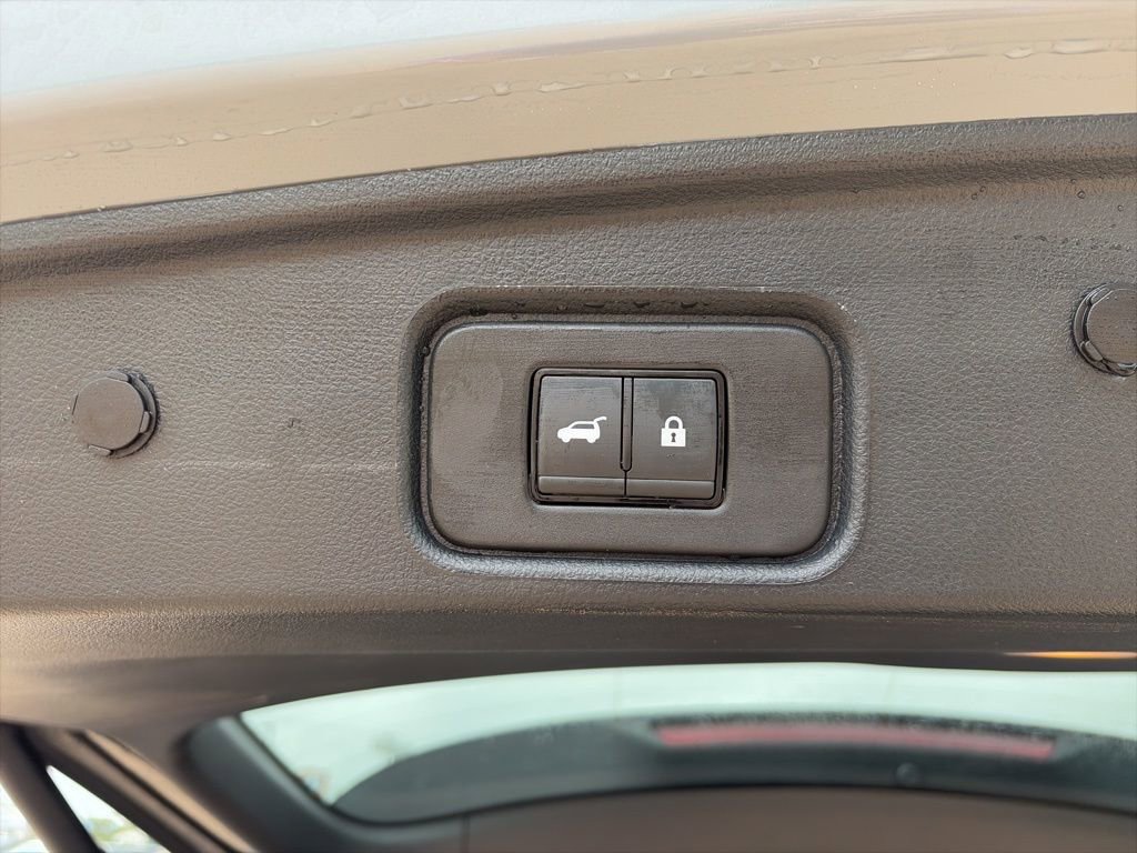 Used 2025 Nissan Pathfinder Platinum w/ Cargo Package image 10