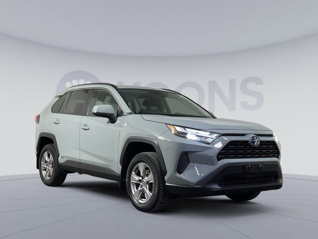 Used 2022 Toyota RAV4 XLE image 8