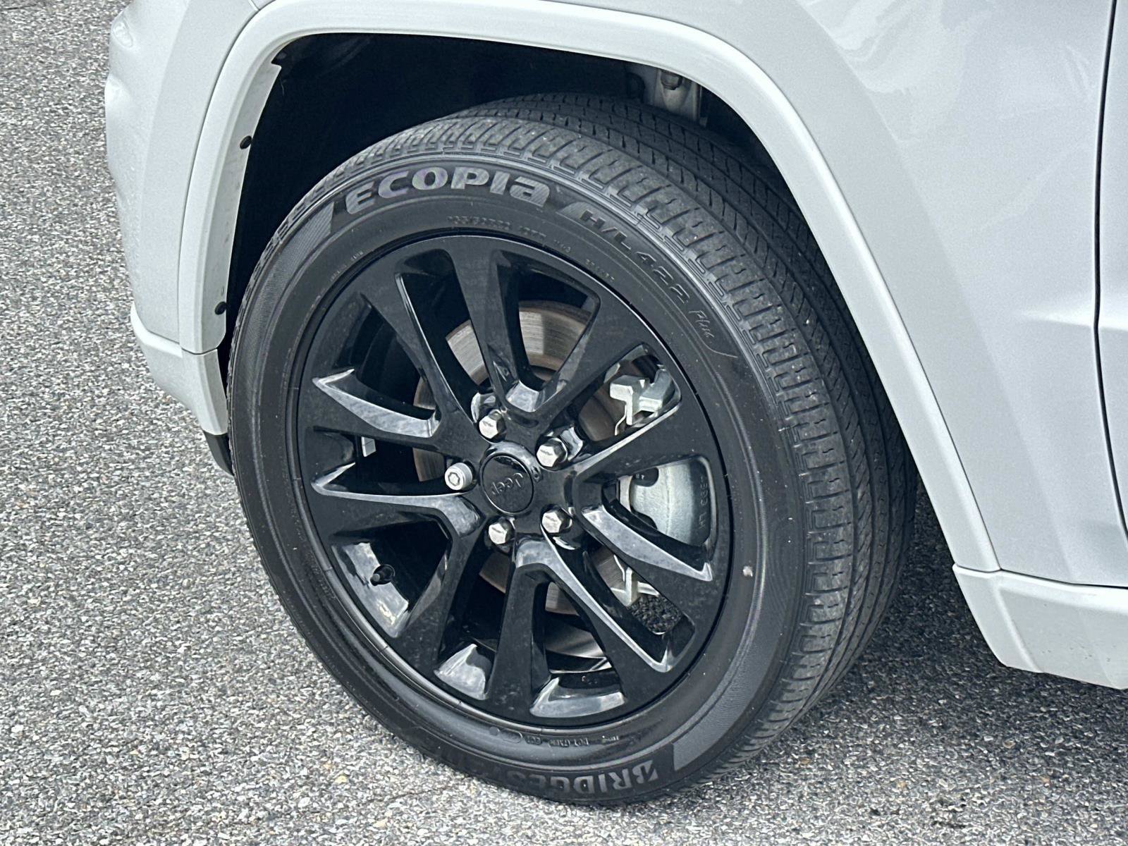 Used 2022 Jeep Grand Cherokee Laredo X AWD/4WD image 40