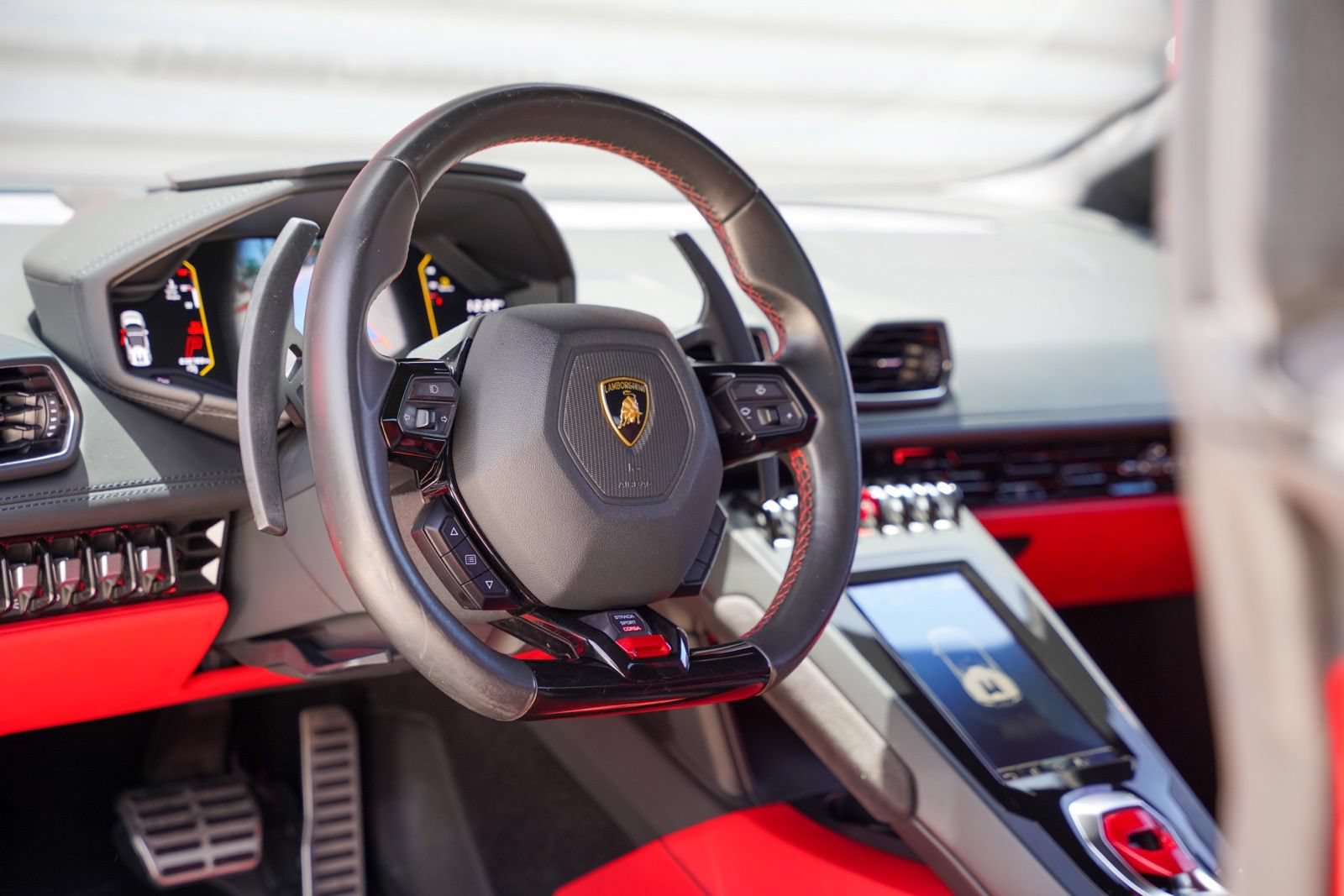 Used 2022 Lamborghini Huracan EVO RWD image 25