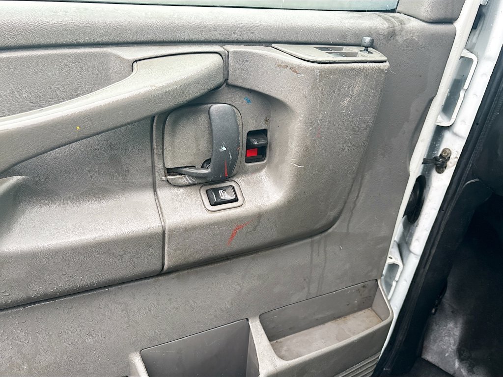 Used 2025 Chevrolet Express 2500 w/ Driver Convenience Package RWD image 17