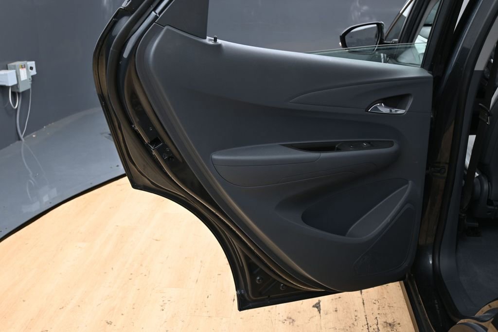 Used 2018 Chevrolet Bolt Premier w/ Driver Confidence II Package image 34