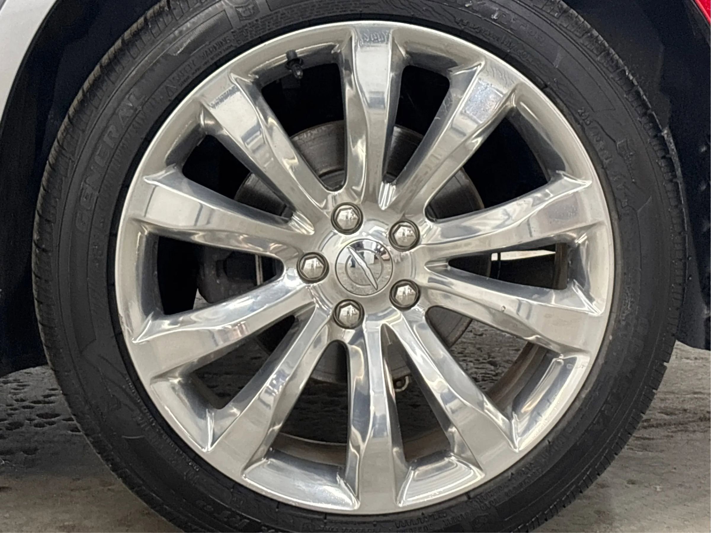 Used 2017 Chrysler 300 C image 32