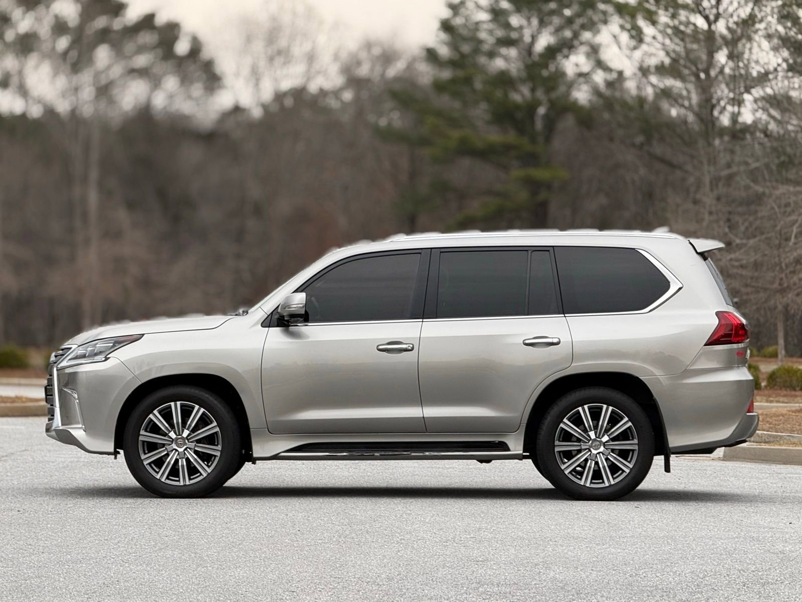 Used 2016 Lexus LX 570 4WD w/ Luxury Package image 8