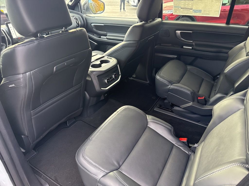 New 2025 Ford Expedition Platinum w/ Stealth Performance Package image 13