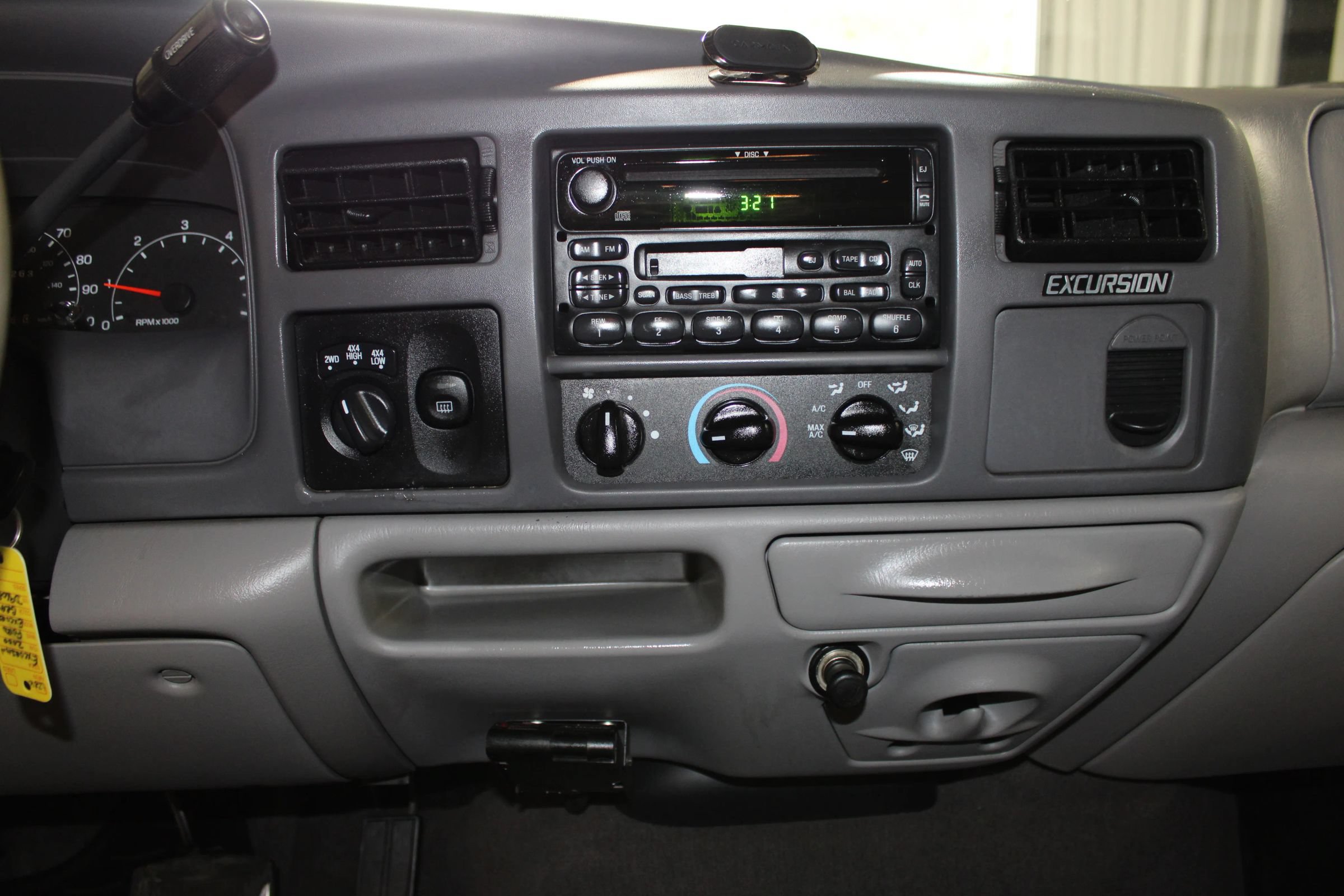 Used 2000 Ford Excursion XLT AWD/4WD image 14