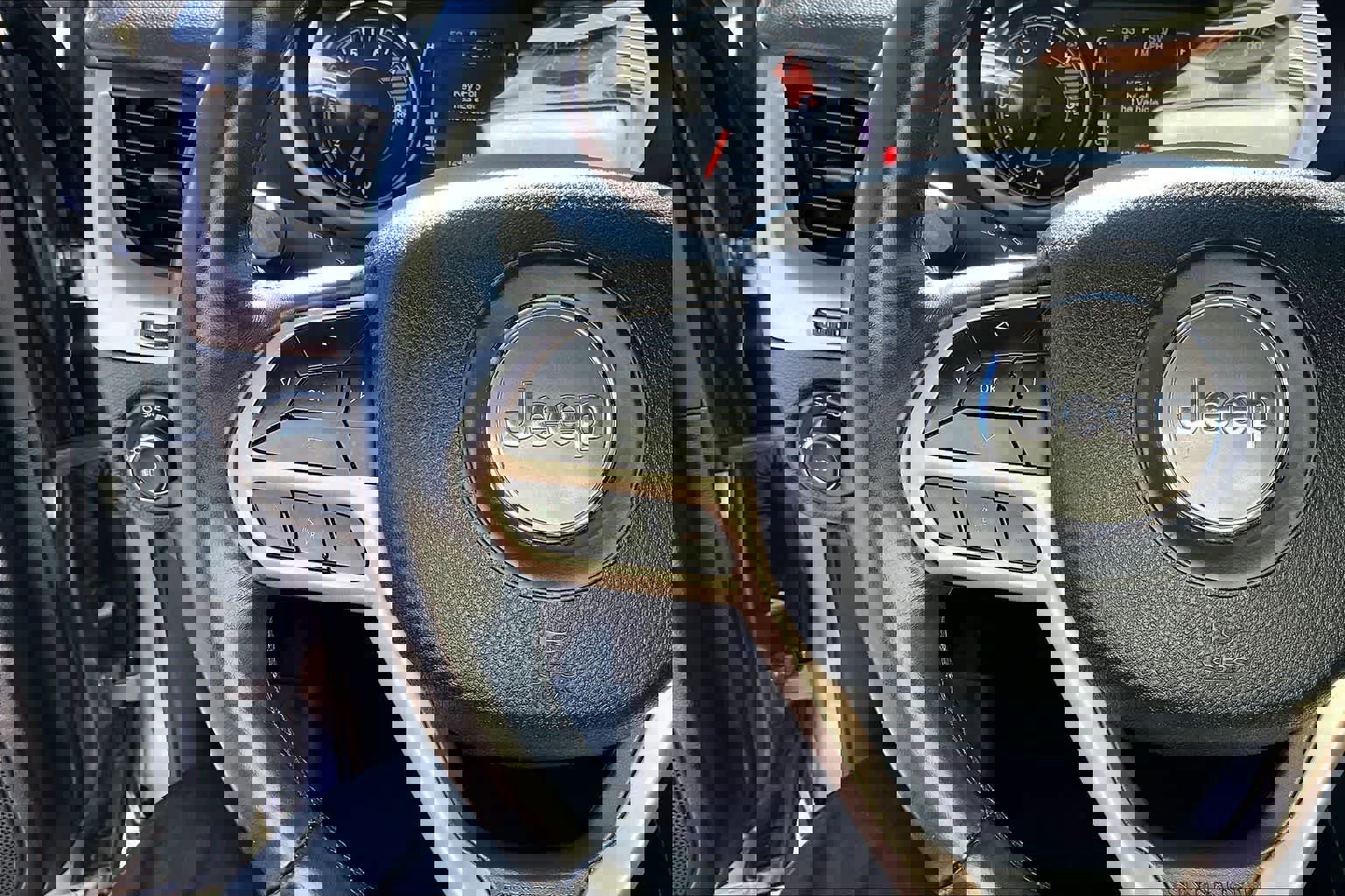 Used 2017 Jeep Cherokee Latitude w/ Comfort/Convenience Group image 25