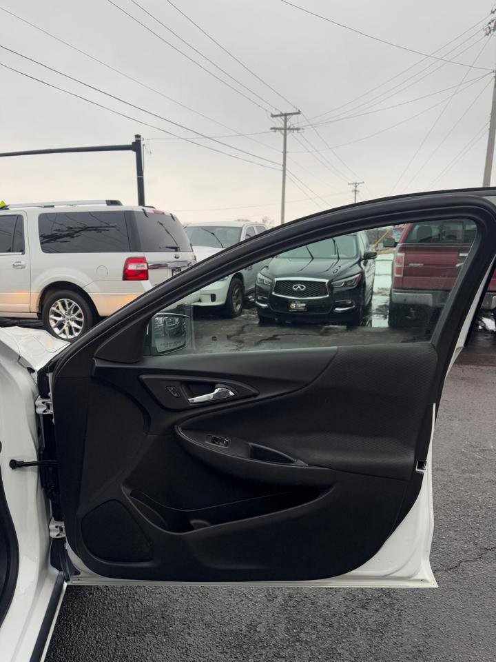 Used 2016 Chevrolet Malibu LT image 11