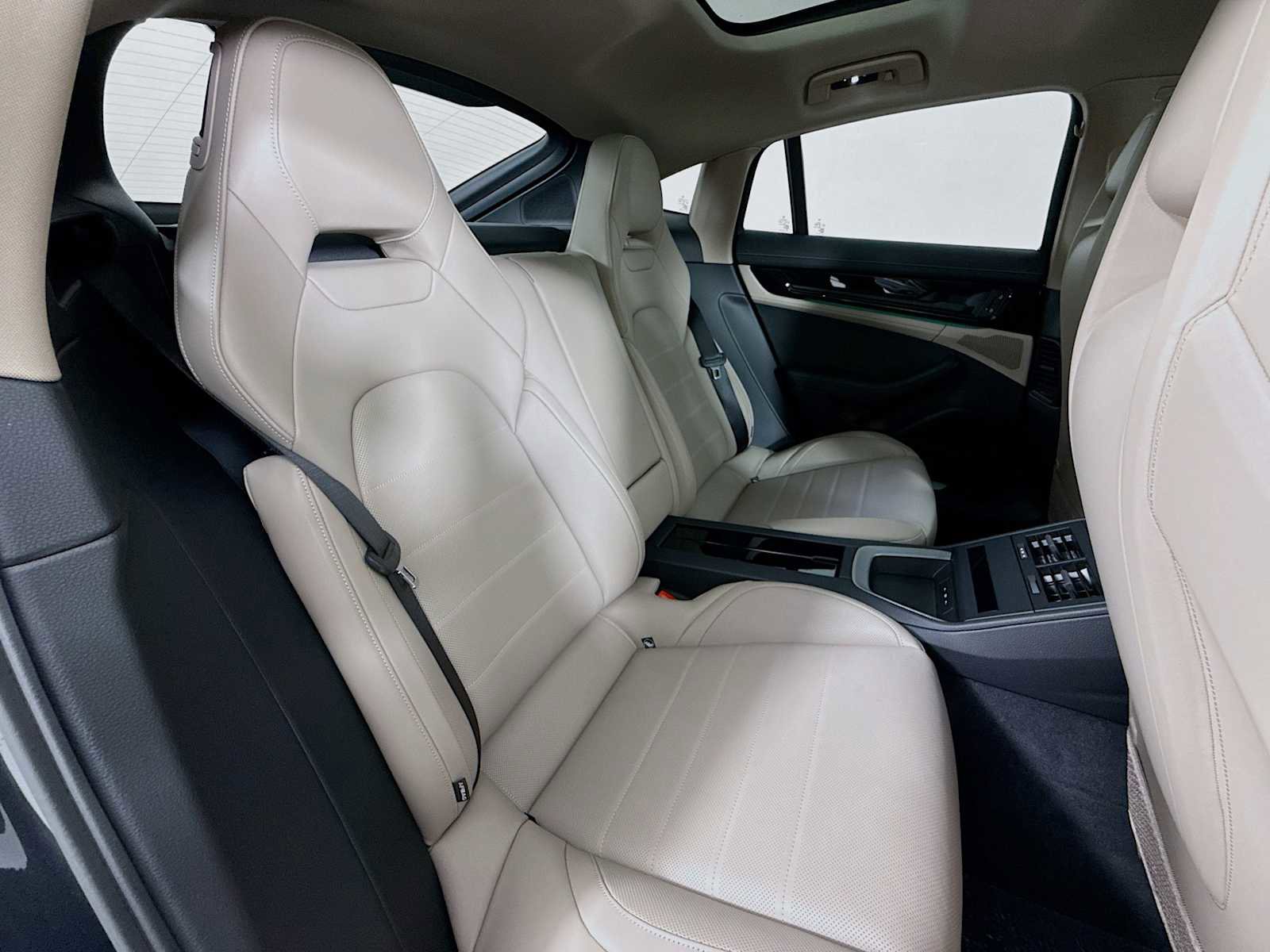 Certified 2025 Porsche Panamera RWD image 26