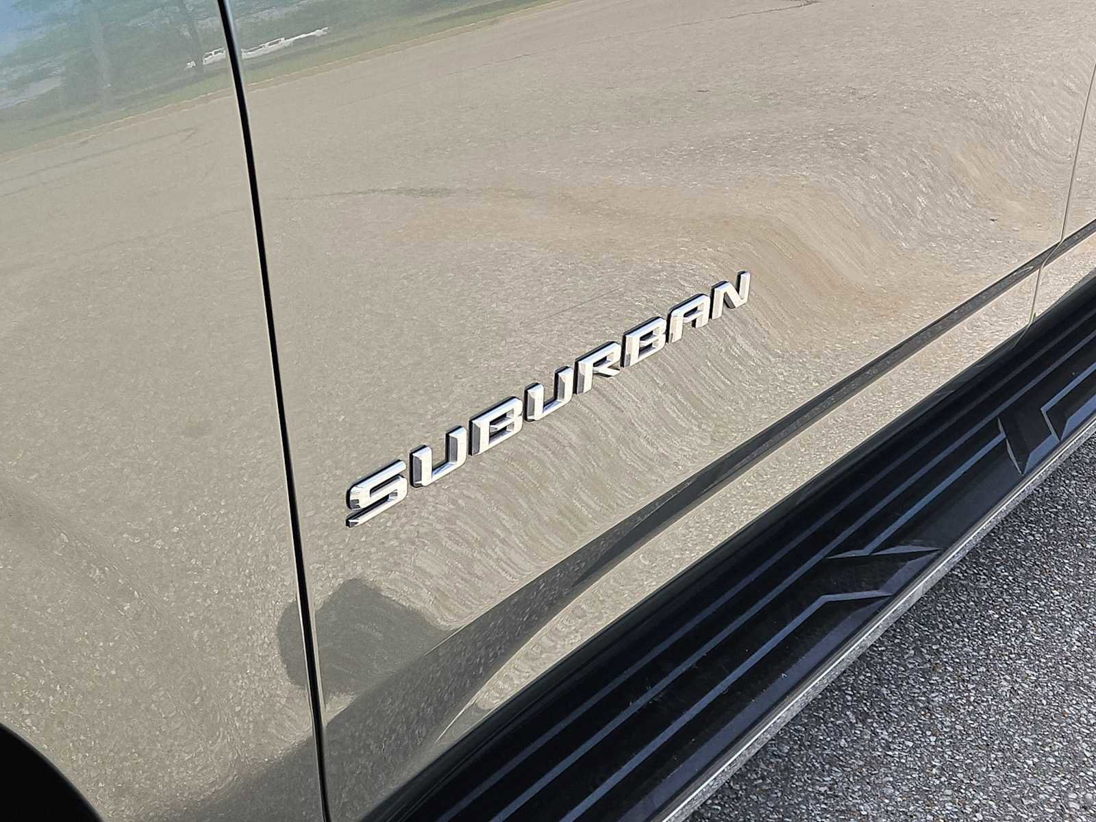 Used 2023 Chevrolet Suburban Premier AWD/4WD image 13