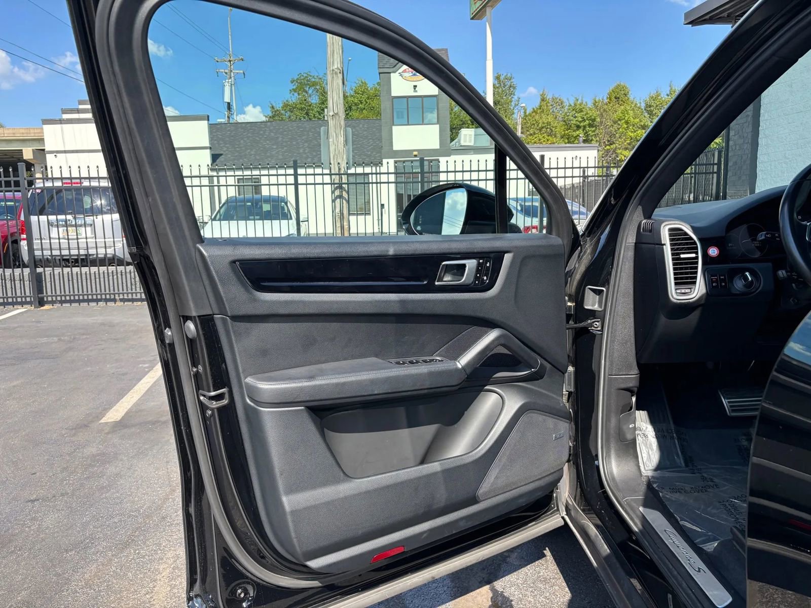 Used 2019 Porsche Cayenne S image 21