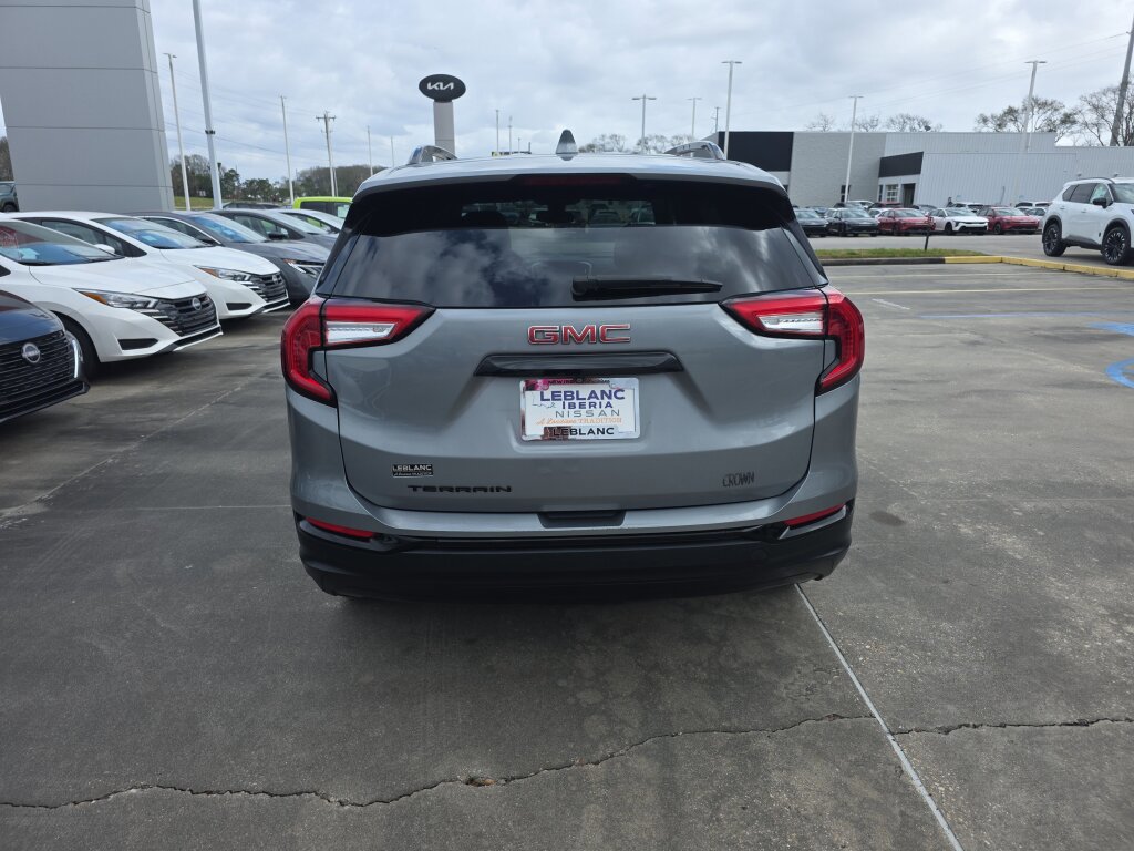 Used 2023 GMC Terrain SLT w/ Elevation Edition image 2