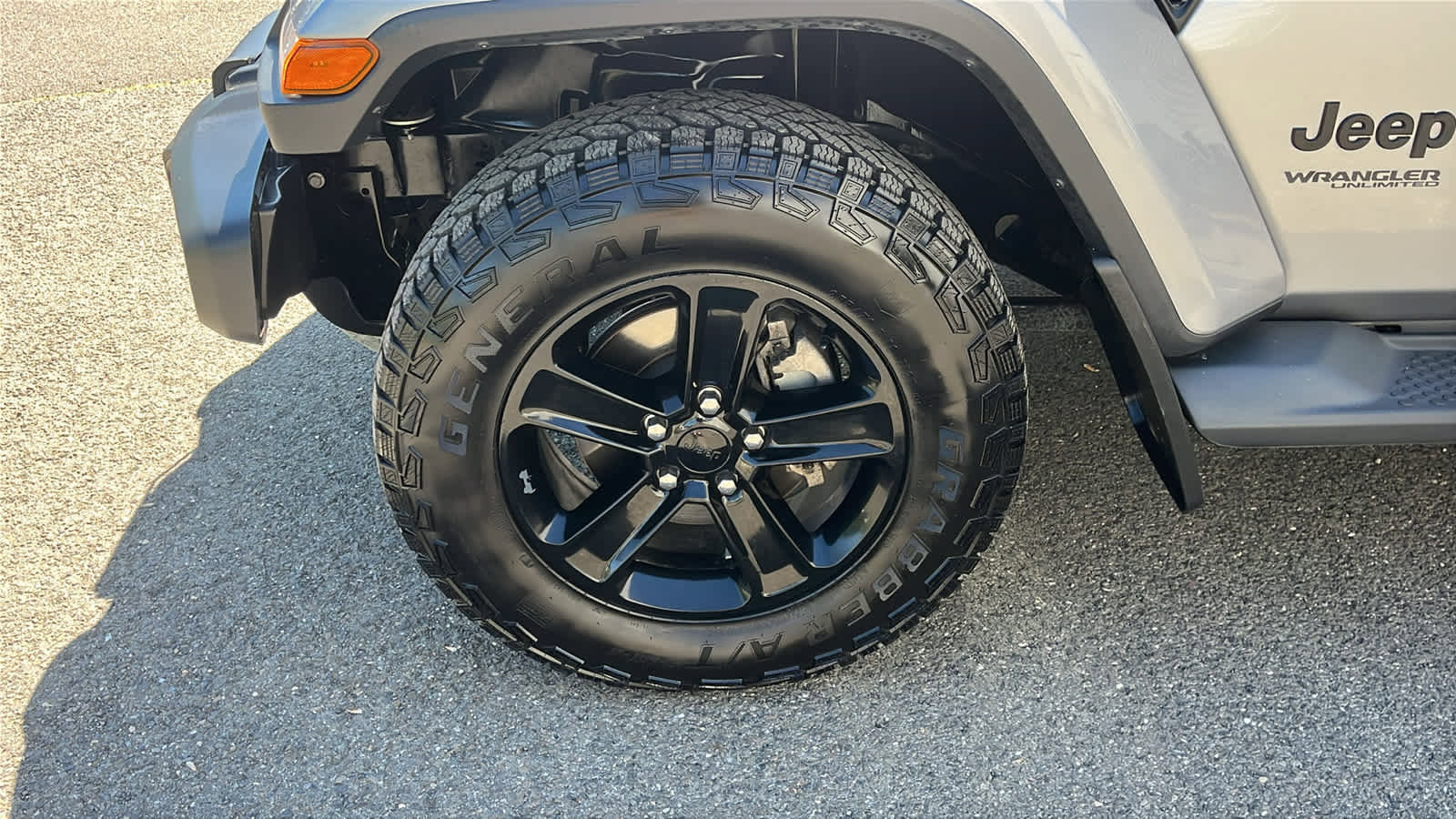 Used 2019 Jeep Wrangler Unlimited Sahara AWD/4WD image 10