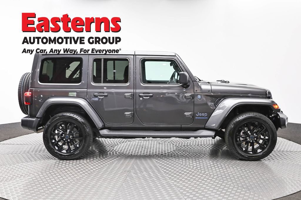 Used 2025 Jeep Wrangler Unlimited Sahara AWD/4WD image 4