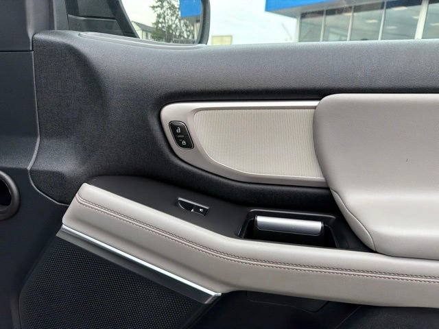 Used 2025 Ford Expedition Active AWD/4WD image 33