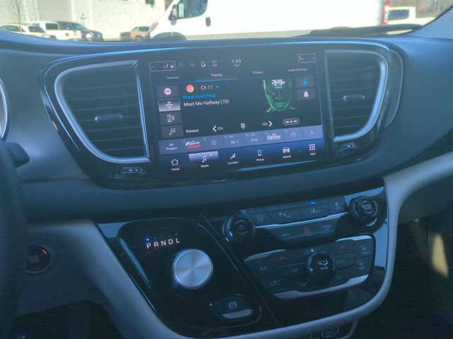 Used 2023 Chrysler Pacifica Touring-L image 36