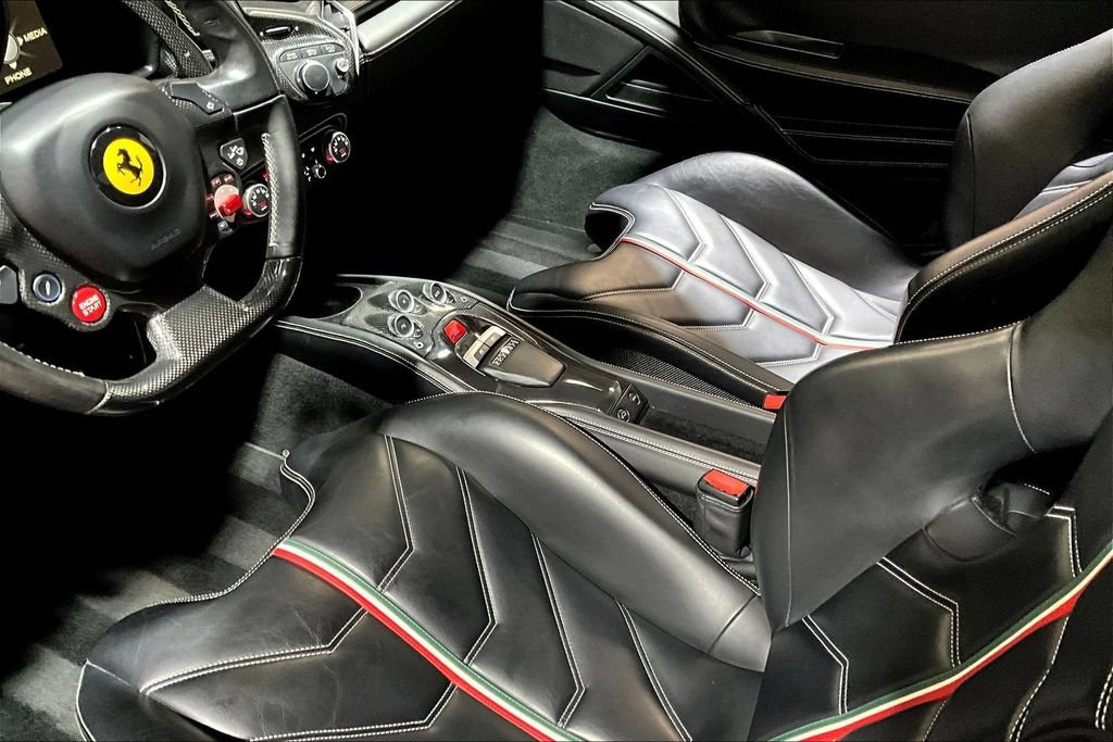 Used 2015 Ferrari 458 Italia Coupe RWD image 16
