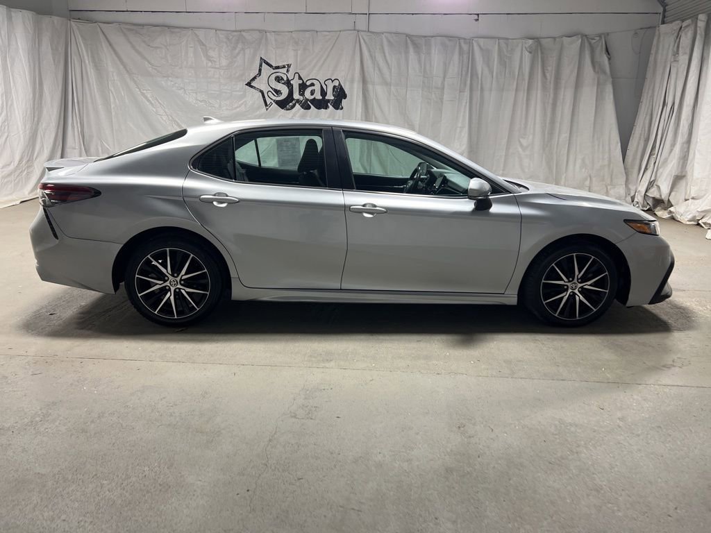 Used 2024 Toyota Camry SE image 8