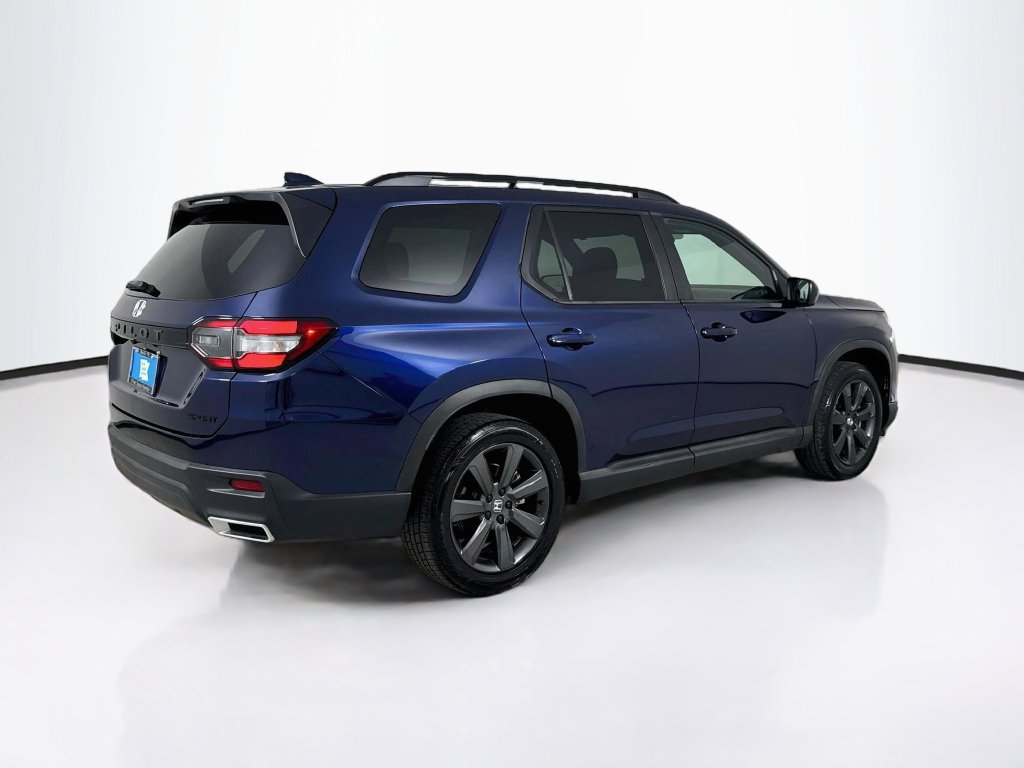 Used 2023 Honda Pilot Sport image 7