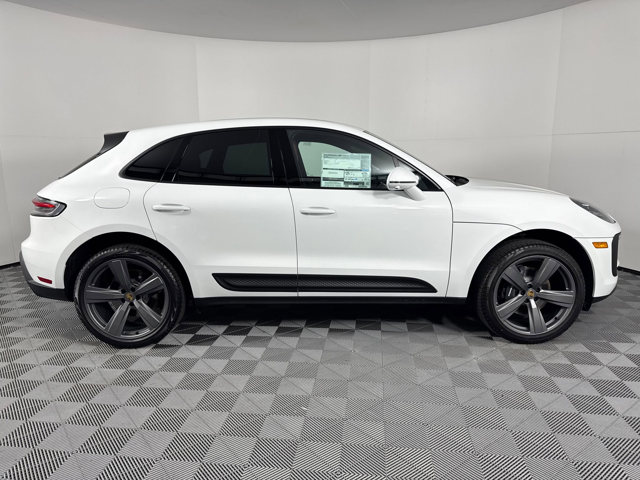 Certified 2026 Porsche Macan image 8