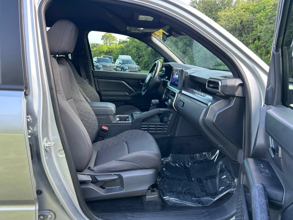 Used 2025 Toyota Tacoma SR5 RWD image 38