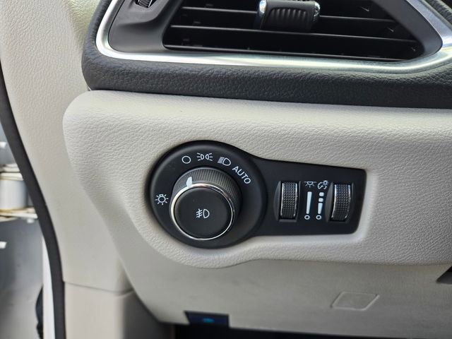 Used 2023 Chrysler Pacifica Limited image 22