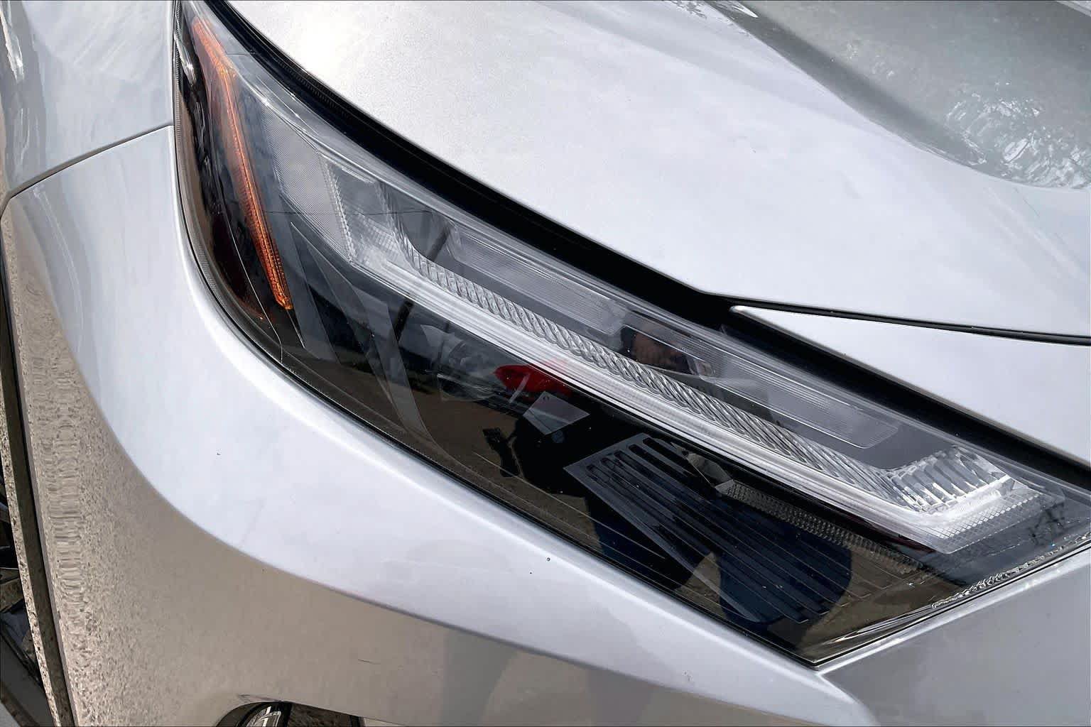Used 2025 Toyota RAV4 XSE AWD/4WD image 27
