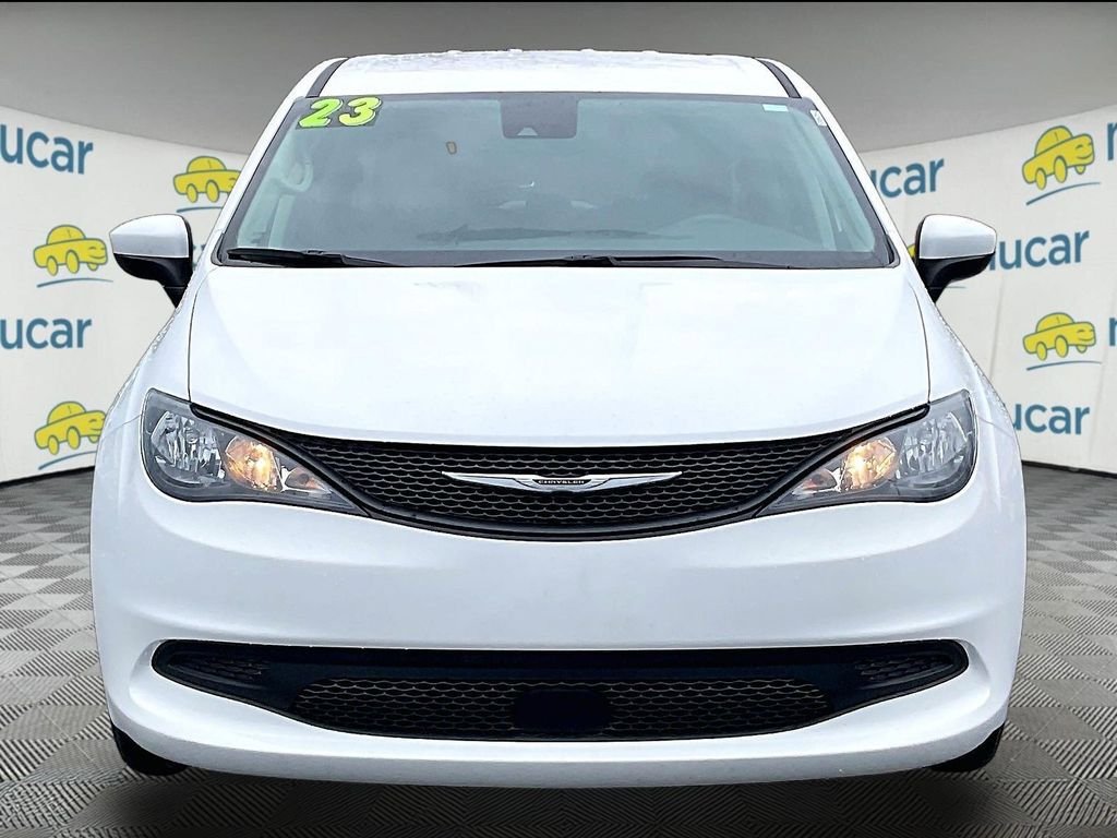 Used 2023 Chrysler Voyager LX FWD image 2