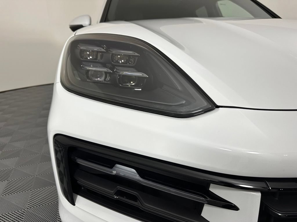 Certified 2025 Porsche Cayenne AWD/4WD image 9