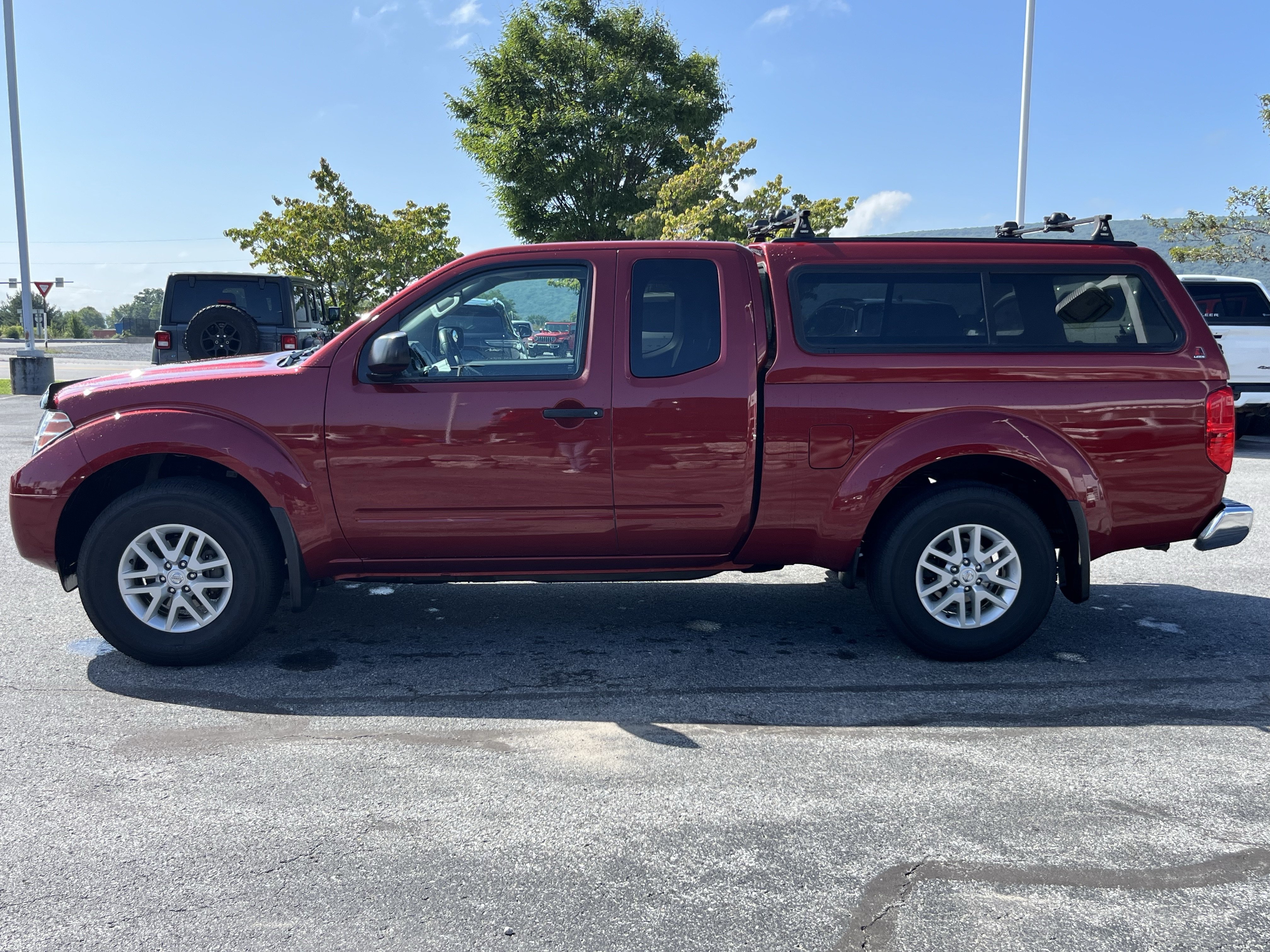 Used 2021 Nissan Frontier SV AWD/4WD image 9