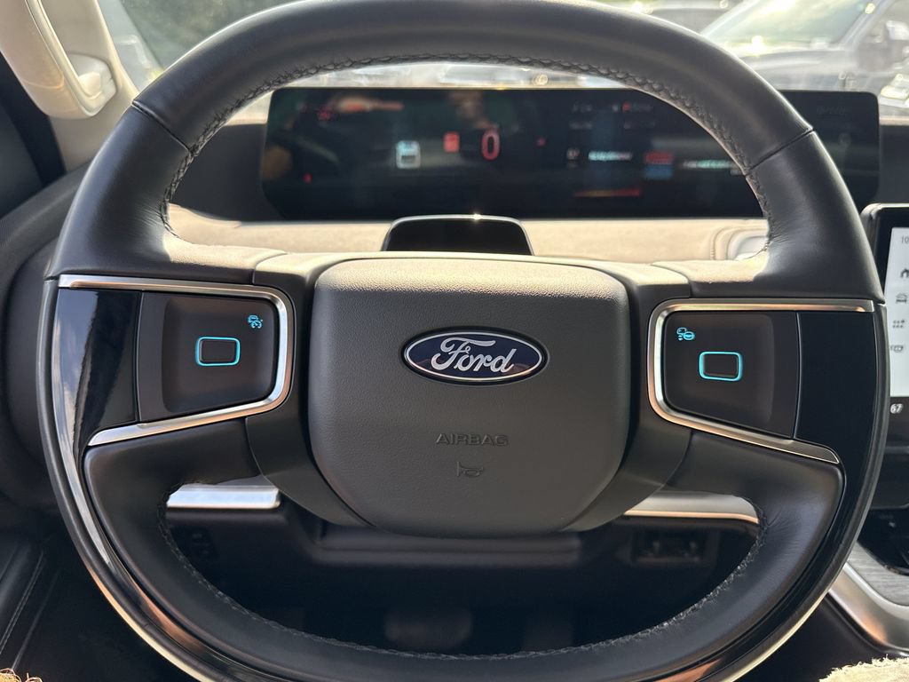 Used 2025 Ford Expedition Max Platinum w/ Driver's Package AWD/4WD image 24
