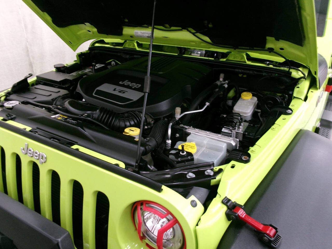 Used 2017 Jeep Wrangler Unlimited Rubicon w/ Cold Weather Group image 37