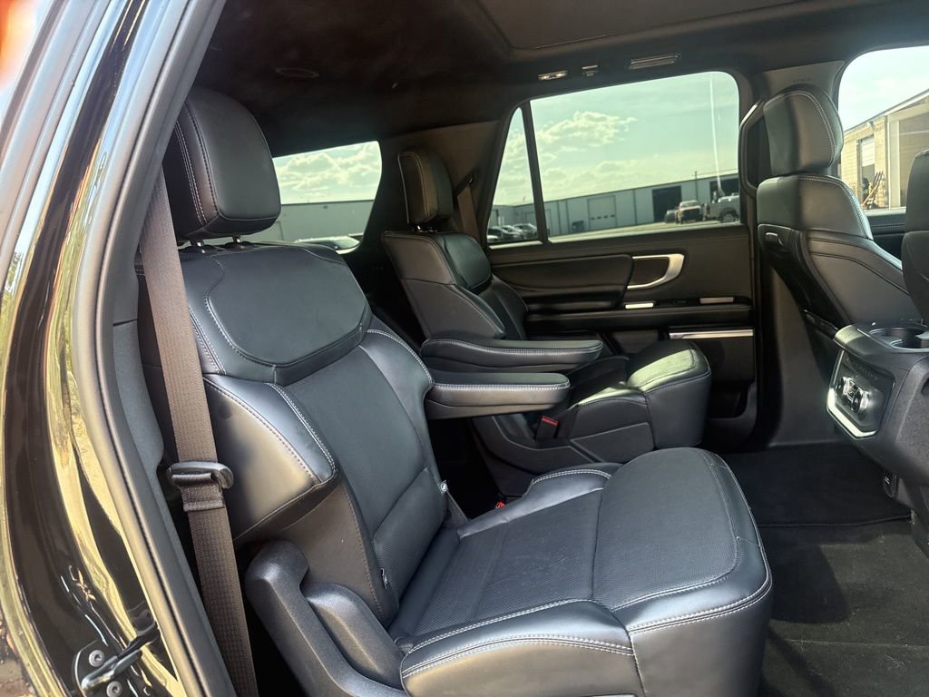 Used 2025 Ford Expedition Max Platinum w/ Stealth Appearance Package image 39