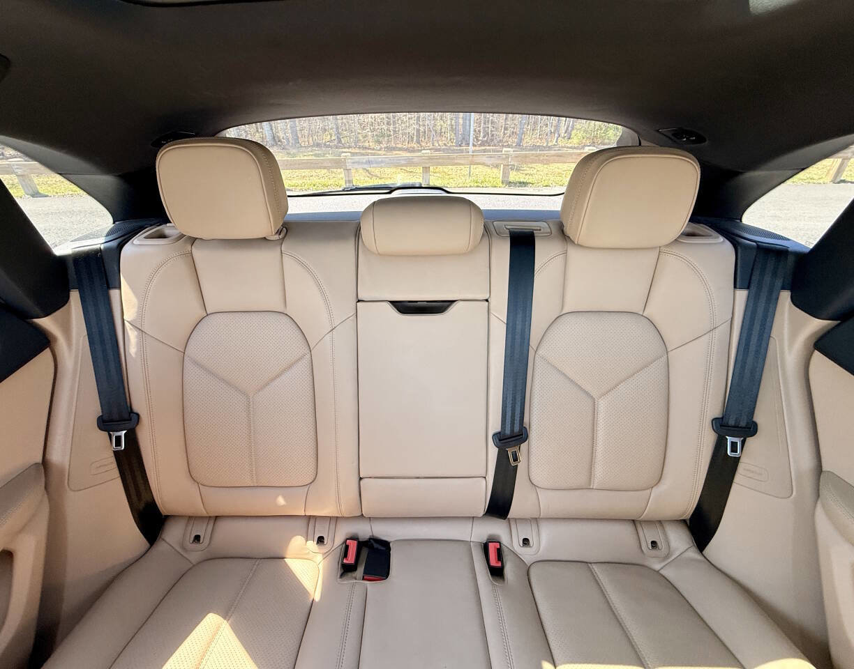 Used 2024 Porsche Macan w/ Premium Plus Package AWD/4WD image 42