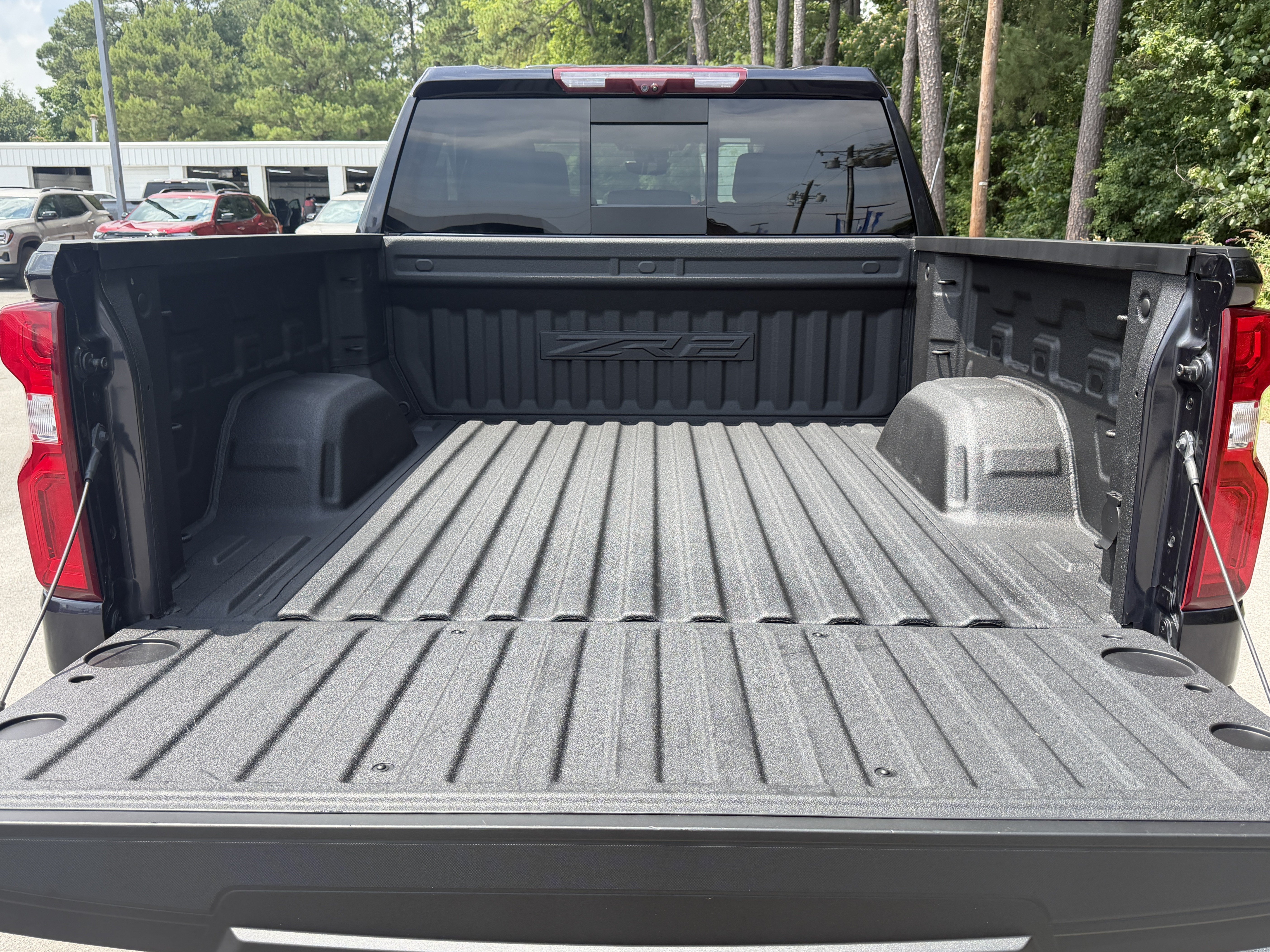 Used 2022 Chevrolet Silverado 1500 ZR2 w/ Technology Package AWD/4WD image 4