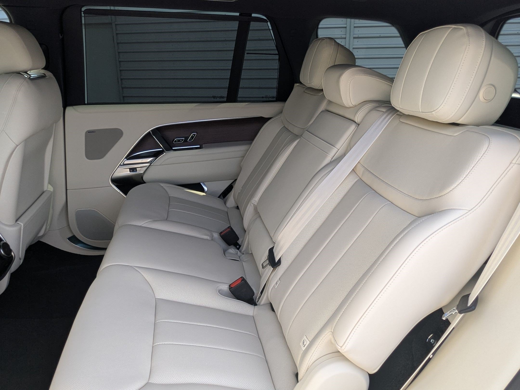 New 2026 Land Rover Range Rover Long Wheelbase SE AWD/4WD image 28