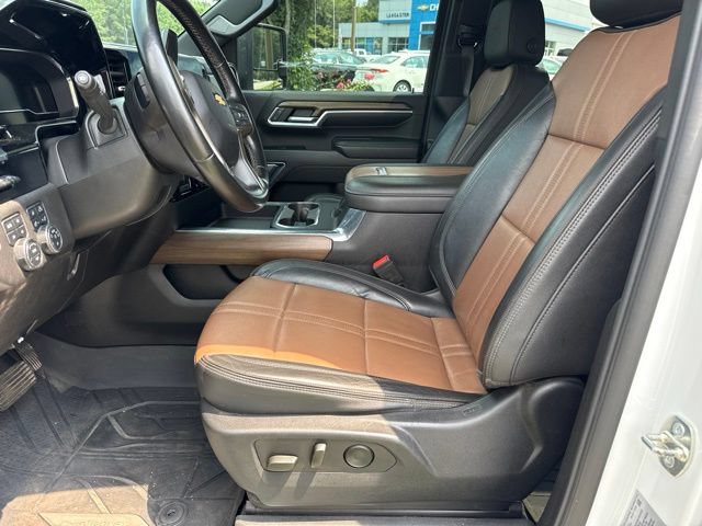 Used 2024 Chevrolet Silverado 2500 High Country w/ Technology Package AWD/4WD image 11