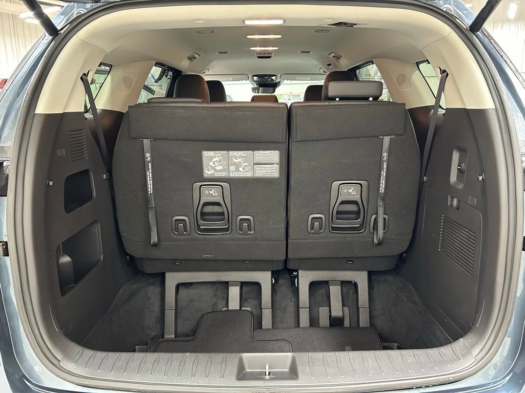 Used 2024 Kia Carnival EX FWD image 30