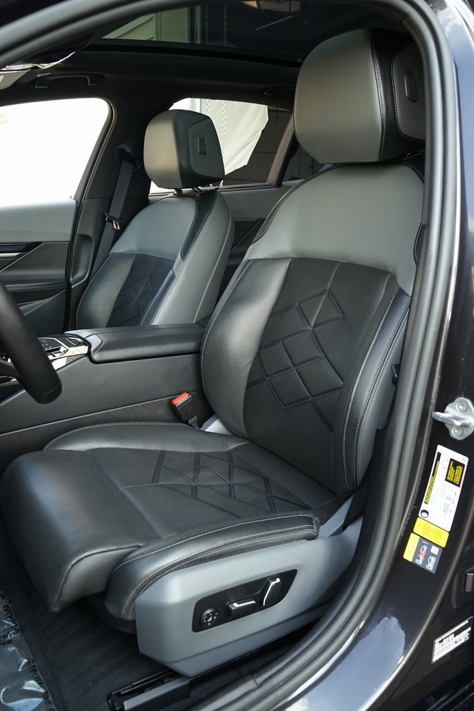 Used 2024 BMW i5 M60 w/ Executive Package image 9