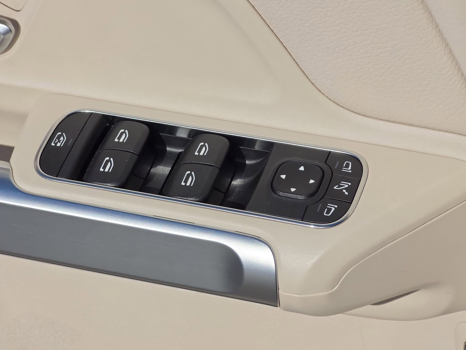 Certified 2025 Mercedes-Benz GLB 250 image 27