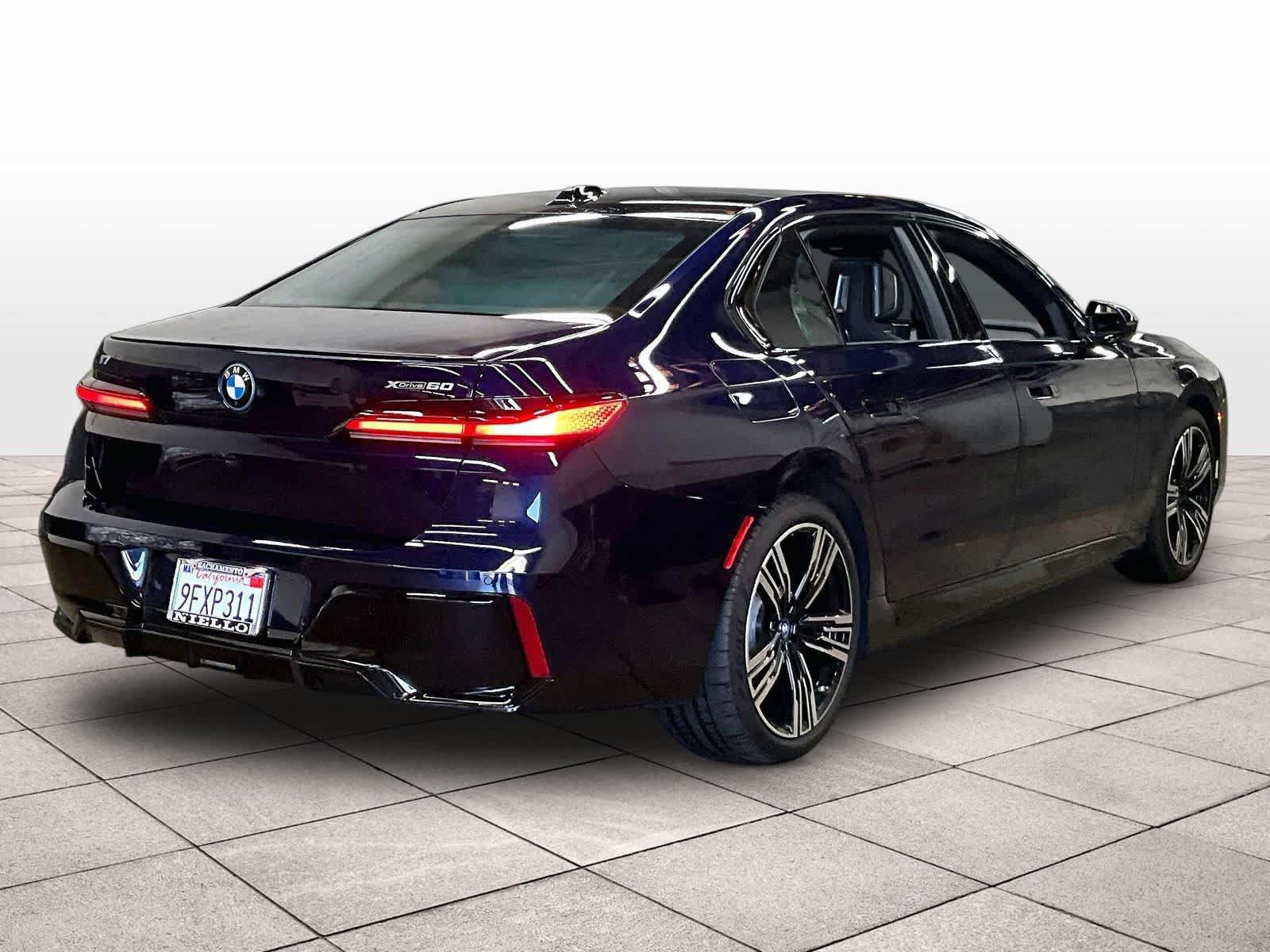 Used 2023 BMW i7 xDrive60 w/ Executive Package 2 AWD/4WD image 15