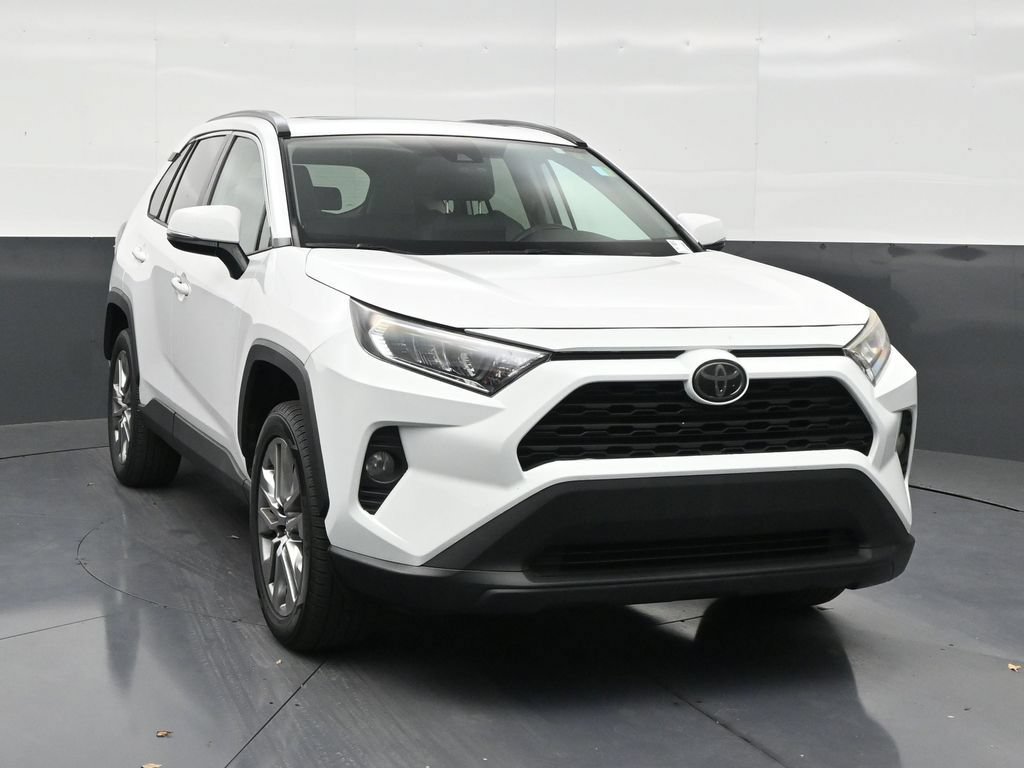 Used 2019 Toyota RAV4 XLE Premium FWD image 7